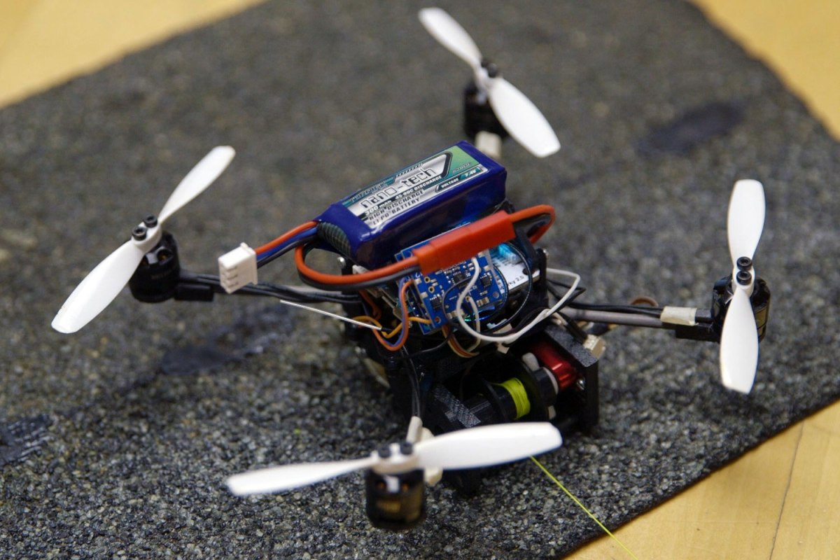 FlyCroTugs, micros robôs voadores que interagem com o mundo